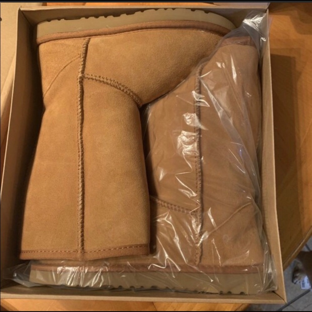 UGG - Picture 3 of 7